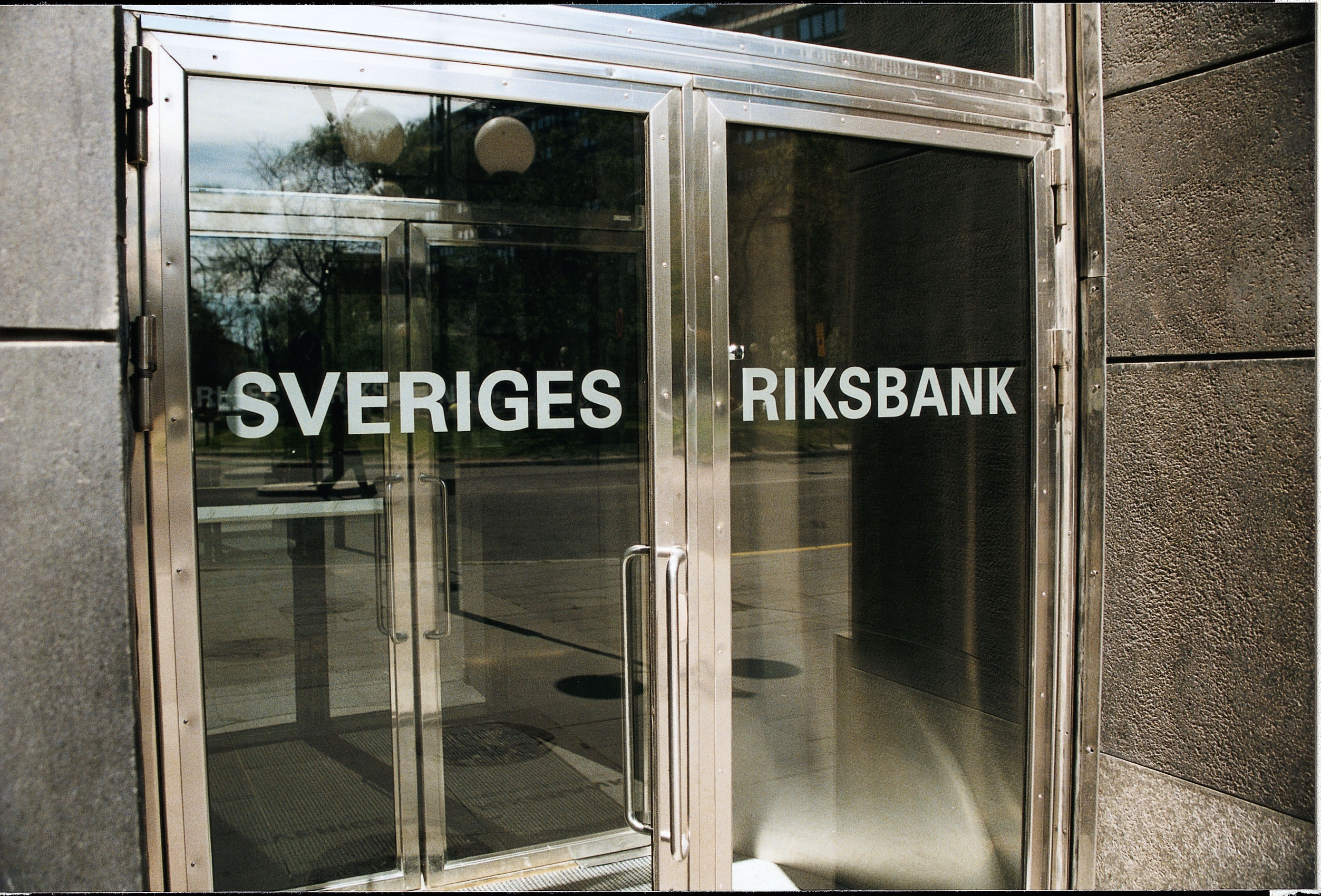 Swedish Central Bank To Complement Offer Of Payment Methods With E